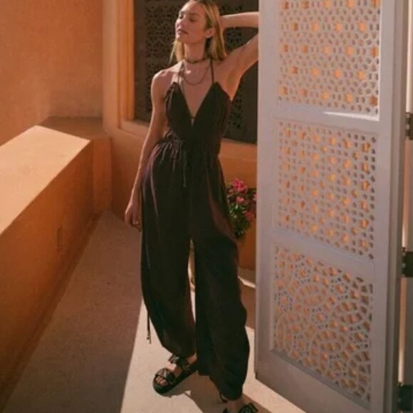 Free People Whatever You Want Strappy Balloon wide leg Jumpsuit NWT Size XS - Picture 2 of 6